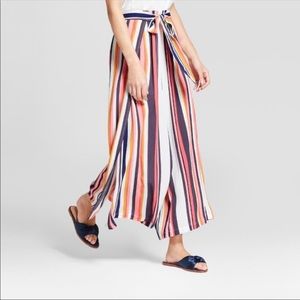 Wide leg striped pants, tie waist.